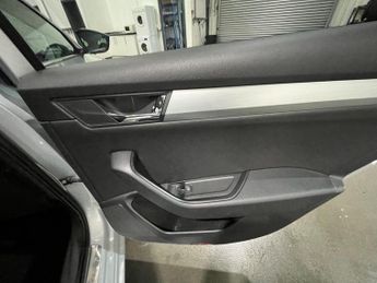 Skoda Superb 2.0 TDI SE DSG Auto 6Spd Euro 6 (s/s) 5dr