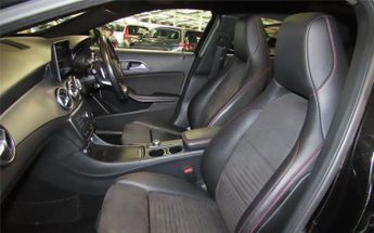 Mercedes-Benz GLA 2.1 GLA220d AMG Line (Premium Plus) 7G-DCT 4MATIC Euro 6 (s/s) 5