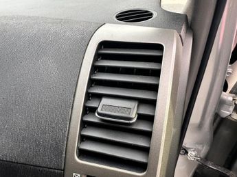 Toyota Prius 1.5 T4 CVT 5dr