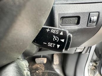 Toyota Prius 1.5 T4 CVT 5dr