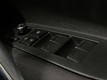 Toyota Corolla 2.0 VVT-h Design CVT Euro 6 (s/s) 5dr