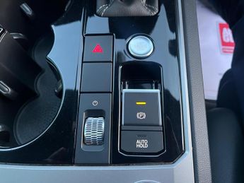 Volkswagen Touareg 3.0 TDI V6 R-Line Tech Tiptronic 4Motion Euro 6 (s/s) 5dr