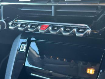 Peugeot E-208 50kWh Allure Premium Auto 5dr