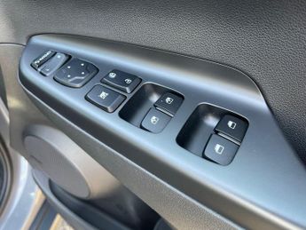 Hyundai Kona 64kWh Premium SUV 5dr Electric Auto (10.5kW Charger) (204 ps)