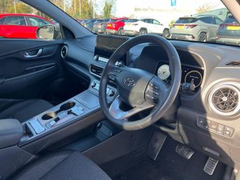 Hyundai Kona 64kWh Premium SUV 5dr Electric Auto (10.5kW Charger) (204 ps)