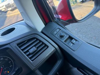Volkswagen Transporter 2.0 TDI T30 Highline DSG FWD LWB Euro 6 (s/s) 5dr