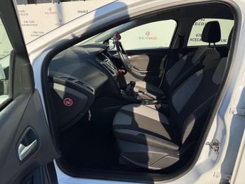 Ford Focus 1.0T EcoBoost Zetec Euro 5 (s/s) 5dr