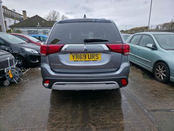 Mitsubishi Outlander 2.0 MIVEC Exceed CVT 4WD Euro 6 (s/s) 5dr