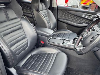 MG MG HS 1.5 T-GDI 16.6kWh Exclusive Auto Euro 6 (s/s) 5dr