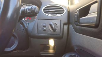 Ford Focus 1.6 Titanium 5dr