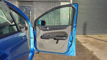 Ford Focus 1.6 Titanium 5dr