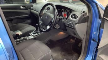 Ford Focus 1.6 Titanium 5dr