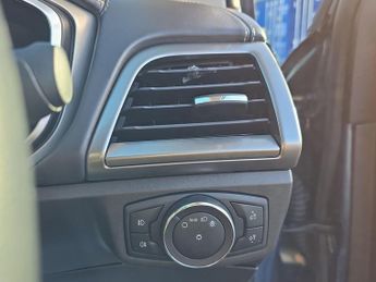 Ford Mondeo 2.0 TiVCT Vignale CVT Euro 6 (s/s) 4dr