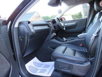 Volvo XC40 1.5h T5 Twin Engine Recharge 10.7kWh Inscription Pro SUV 5dr Pet