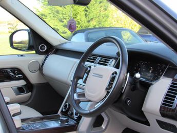 Land Rover Range Rover 3.0 SD V6 Autobiography Auto 4WD Euro 6 (s/s) 5dr
