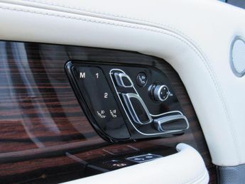 Land Rover Range Rover 3.0 SD V6 Autobiography Auto 4WD Euro 6 (s/s) 5dr