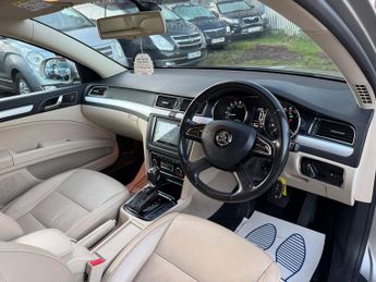 Skoda Superb 2.0 TDI Elegance DSG 4WD Euro 5 (s/s) 5dr