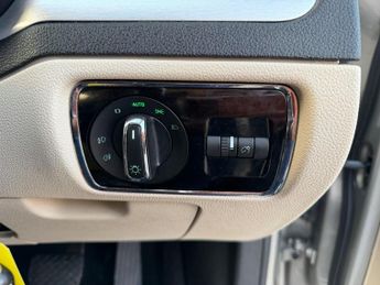 Skoda Superb 2.0 TDI Elegance DSG 4WD Euro 5 (s/s) 5dr