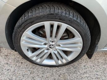 Skoda Superb 2.0 TDI Elegance DSG 4WD Euro 5 (s/s) 5dr