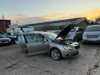 Skoda Superb 2.0 TDI Elegance DSG 4WD Euro 5 (s/s) 5dr