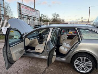 Skoda Superb 2.0 TDI Elegance DSG 4WD Euro 5 (s/s) 5dr