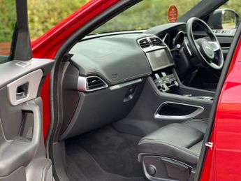 Jaguar F-PACE 2.0 D180 R-Sport Auto AWD Euro 6 (s/s) 5dr