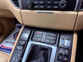 Porsche Macan 2.0T PDK 4WD Euro 6 (s/s) 5dr