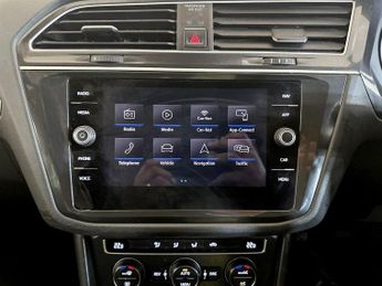 Volkswagen Tiguan 2.0 TDI SE Navigation Euro 6 (s/s) 5dr