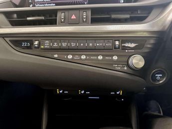 Lexus ES 2.5 300h E-CVT Euro 6 (s/s) 4dr