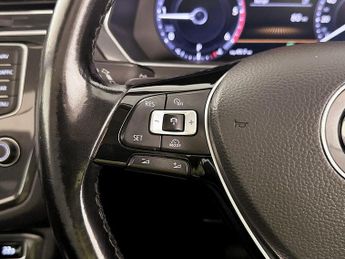 Volkswagen Tiguan 2.0 TDI BlueMotion Tech SEL DSG 4Motion Euro 6 (s/s) 5dr