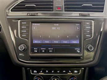 Volkswagen Tiguan 2.0 TDI BlueMotion Tech SEL DSG 4Motion Euro 6 (s/s) 5dr