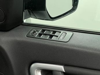 Land Rover Discovery Sport 2.0 TD4 HSE Black Auto 4WD Euro 6 (s/s) 5dr