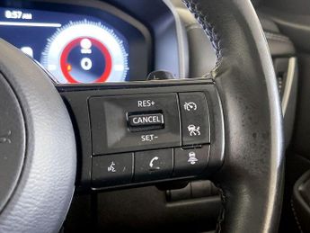 Nissan Qashqai 1.3 DIG-T MHEV N-Connecta XTRON Euro 6 (s/s) 5dr