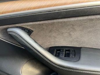 Tesla Model 3 (Dual Motor) Long Range Auto 4WDE 4dr