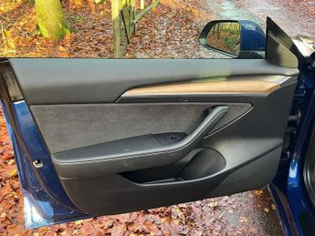 Tesla Model 3 (Dual Motor) Long Range Auto 4WDE 4dr