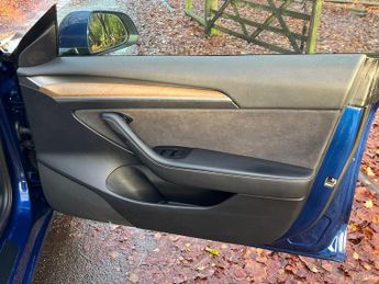 Tesla Model 3 (Dual Motor) Long Range Auto 4WDE 4dr