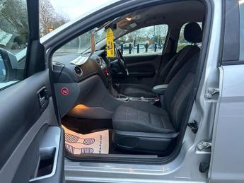 Ford Focus 1.6 Titanium Hatchback 5dr Petrol Automatic (184 g/km, 99 bhp)