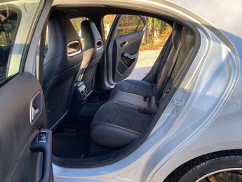 Mercedes-Benz A Class 2.1 A200d AMG Line (Premium) 7G-DCT Euro 6 (s/s) 5dr