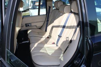 Land Rover Range Rover 3.0 Td6 Vogue Station Wagon Auto 4WD 5dr