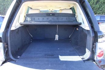 Land Rover Range Rover 3.0 Td6 Vogue Station Wagon Auto 4WD 5dr