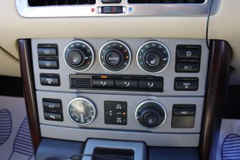 Land Rover Range Rover 3.0 Td6 Vogue Station Wagon Auto 4WD 5dr