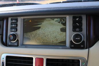 Land Rover Range Rover 3.0 Td6 Vogue Station Wagon Auto 4WD 5dr