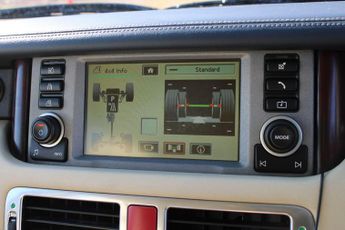 Land Rover Range Rover 3.0 Td6 Vogue Station Wagon Auto 4WD 5dr