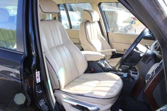 Land Rover Range Rover 3.0 Td6 Vogue Station Wagon Auto 4WD 5dr