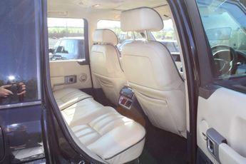 Land Rover Range Rover 3.0 Td6 Vogue Station Wagon Auto 4WD 5dr