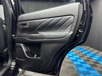 Mitsubishi Outlander 2.4h TwinMotor 13.8kWh 4h CVT 4WD Euro 6 (s/s) 5dr