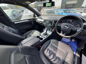 Volkswagen Touareg 3.0 TDI V6 BlueMotion Tech R-Line Tiptronic 4WD Euro 6 (s/s) 5dr