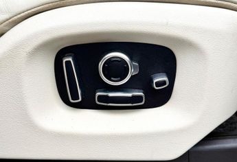 Land Rover Range Rover 4.4 SD V8 Autobiography Auto 4WD Euro 6 (s/s) 5dr