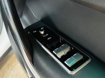 Jaguar F-PACE 2.0 D200 MHEV R-Dynamic S Auto AWD Euro 6 (s/s) 5dr