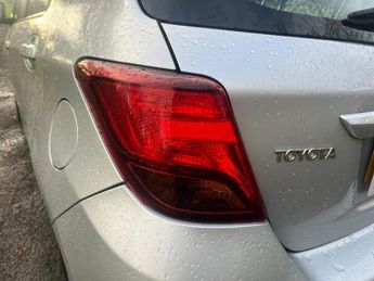 Toyota Yaris 1.33 Dual VVT-i Icon Multidrive S Euro 5 5dr Euro 5